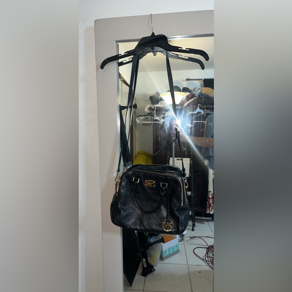 AUTHENTIC Michael Kors crossbody